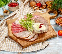 Ассорти мясных деликатесов