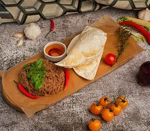 Лобио с хрустящей лепешкой