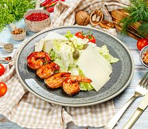 Салат Цезарь с креветками