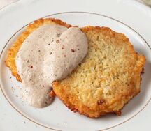 Драники картофельные с грибным соусом