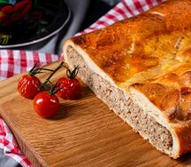 Пирог сдобный с мясом