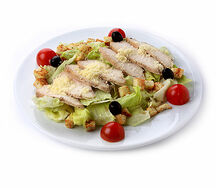 Салат цезарь с курицей