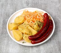 Колбаски охотничьи гриль с картошечкой по-деревенски и квашеной капустой