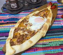 Пиде с бараниной и яйцом