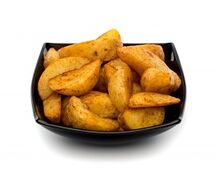 Картофель по-деревенски с соусом