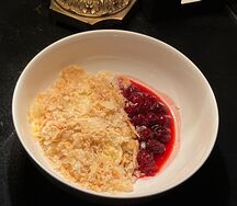 Ленивый милфей с вишней и клубникой