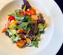 Тёплый испанский салат с осьминогом