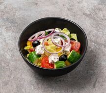 Салат овощной с Фетой и маслинами