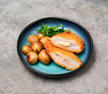 Куриная грудка с начинкой из ветчины и моцареллы