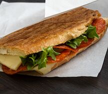 Панини Пеперони и моцарелла