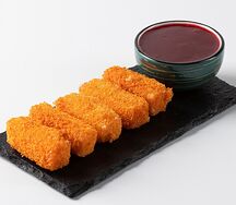 Сырные палочки с соусом