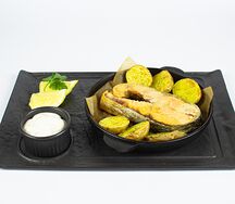 Кета запеченная с картофелем