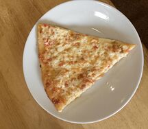 Пицца с колбасой