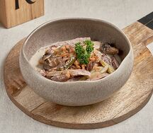 Бефстроганов из говядины с картофельным пюре