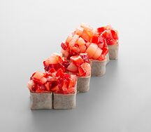 Шоколадный ролл с клубникой