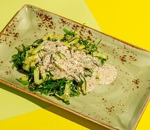 Салат Кайсо с ореховым соусом