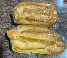 Эклер со сгущенным молоком