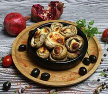 Шампиньоны на кеци с сыром