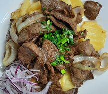 Печень жареная с луки картошка