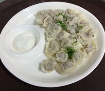 Пельмени со сметаной