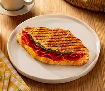 Гриль-круассан пепперони