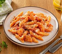 Паста с креветками в сливочно-томатном соусе