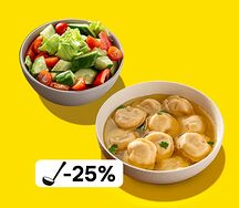 Обед с пельменями и овощным салатом