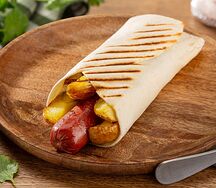 Ролл с колбаской и бейби картофелем