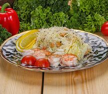 Салат Цезарь с креветками