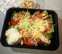 Салат Цезарь с курицей