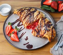 Чебурек с клубникой