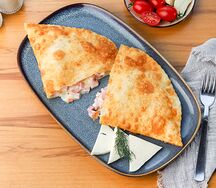 Чебурек с ветчиной и сыром