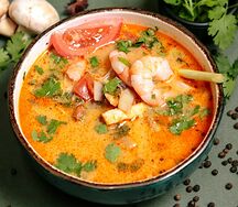 Том Ям с креветкой и кальмарами (с рисом)