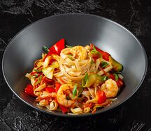 Вок с кальмаром и креветкой