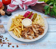 Шаурма на тарелке куриная