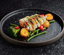 Кальмар по-азиатски с овощами и печеным картофелем