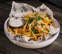Картофель фри с пармезаном и трюфельным маслом