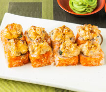 Запеченный ролл с лососем