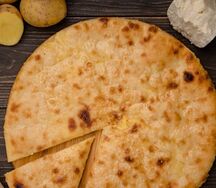 Осетинский пирог с картофелем и сыром