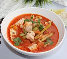 Том Ям с курицей и кальмарами