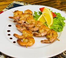 Креветки жареные с чесночным соусом