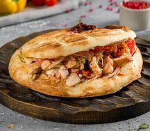 Шаурма с курицей в лепёшке
