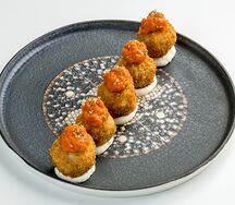 Утка с сыром лабне и соусом харисса