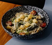 Цезарь с курицей