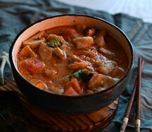 Том Ям с курочкой и кальмаром
