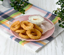 Луковые кольца с чесночным соусом