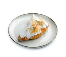 Круассан с белковым кремом