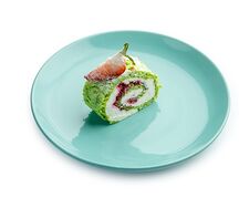 Рулет Меренговый с фисташкой, маскарпоне и малиной