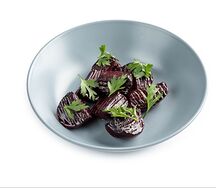 Свекла печеная с кинзой