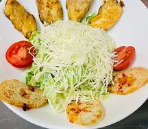 Салат Цезарь с курицей